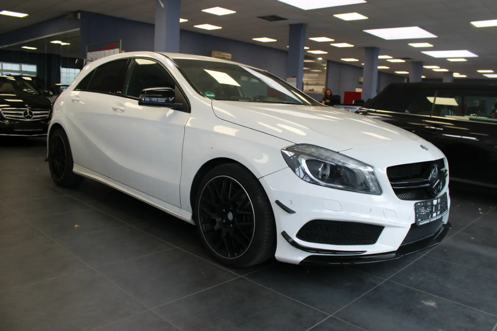 Mercedes-Benz A 220 CDI 4Matic 7G-DCT AMG Line Weiß - 1