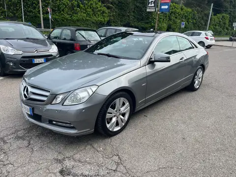 Mercedes-Benz E 220 usata in vendita a Cassina Rizzardi