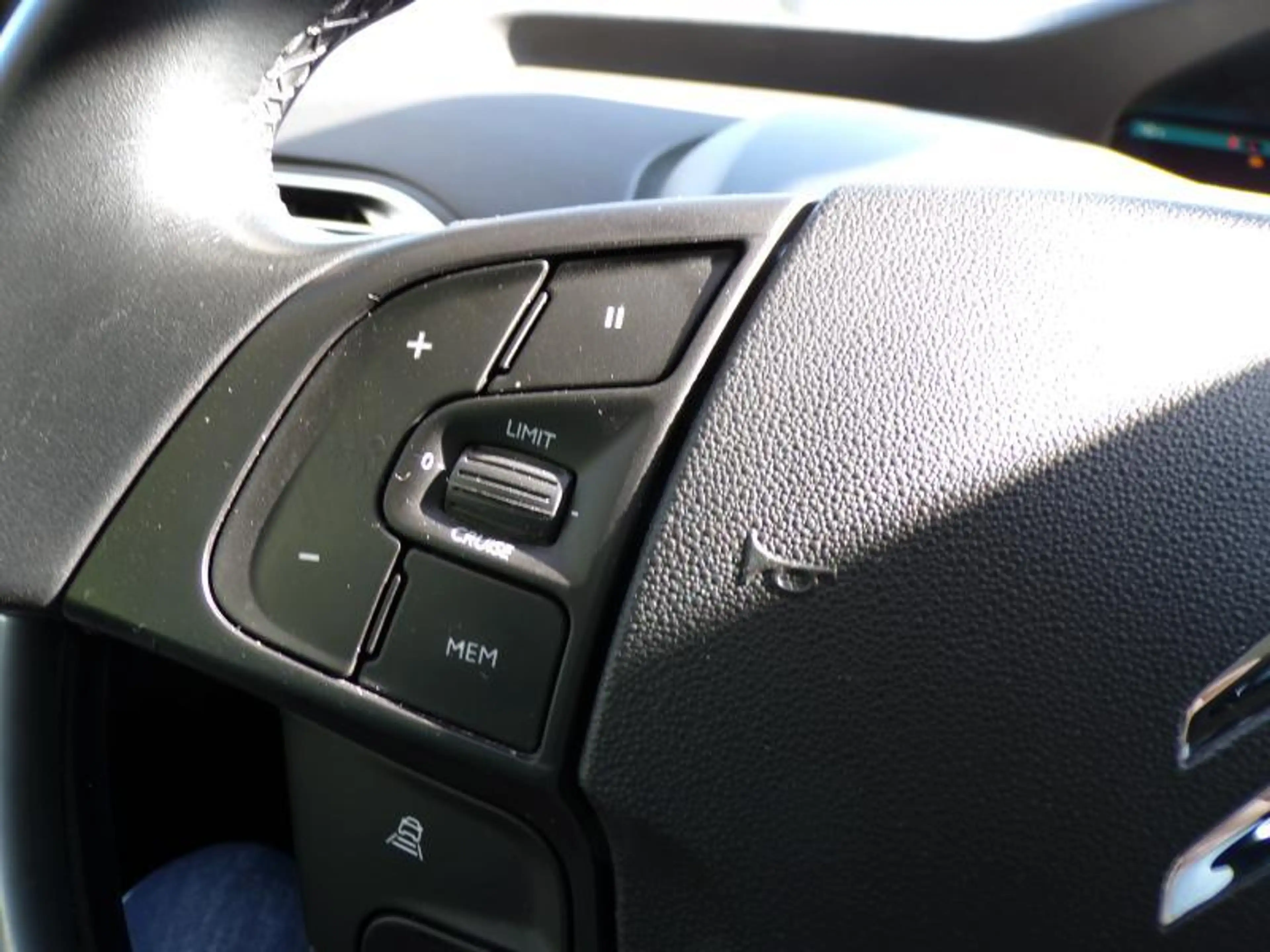 Citroen C4 Picasso 1.2 131cv Noir 03/17 Airco GPS Camera Cruise — photo 11