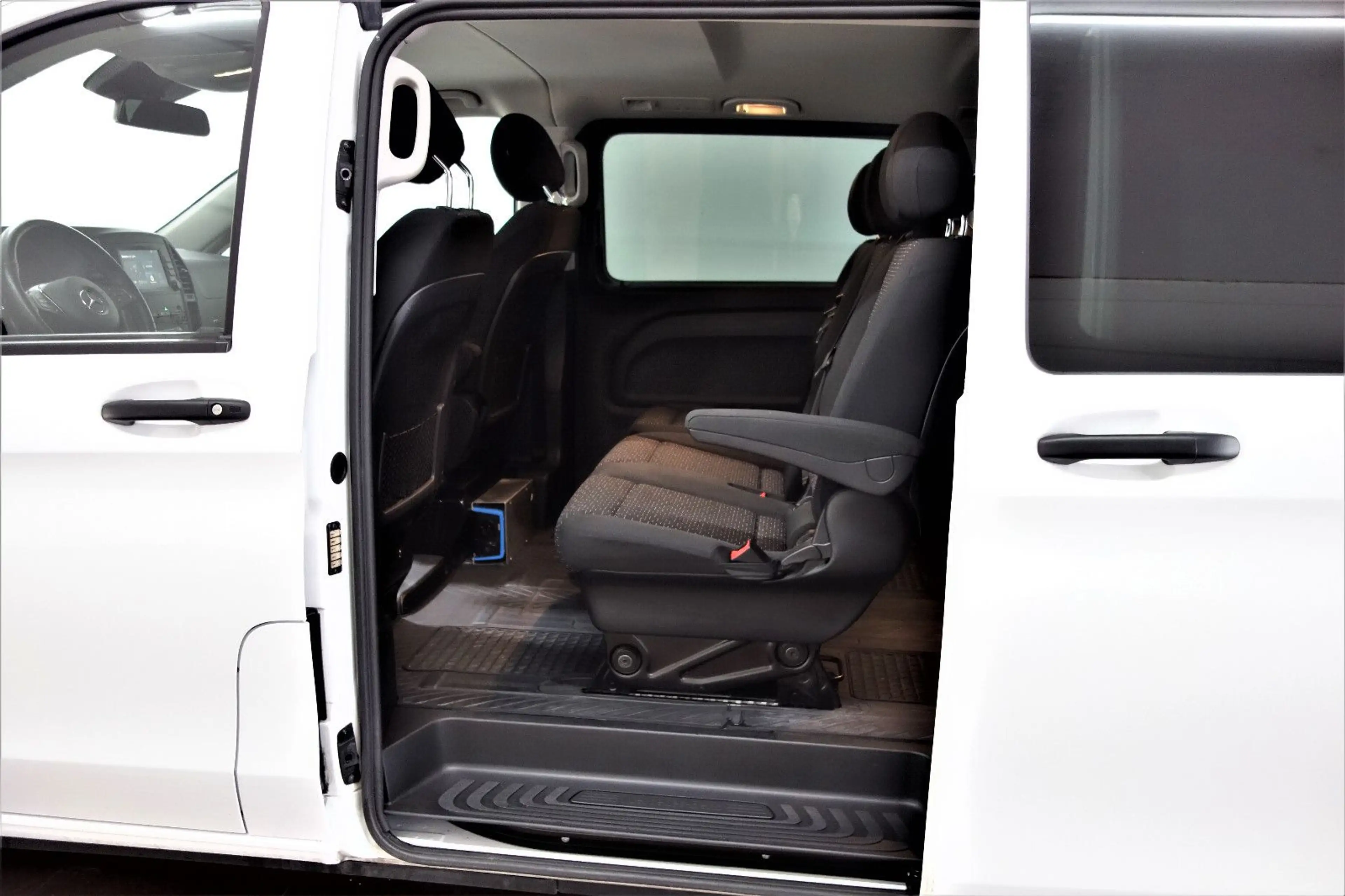 Mercedes-Benz Vito 124CDI Tourer 4Matic Edition 9G/LED/Distron — photo 14