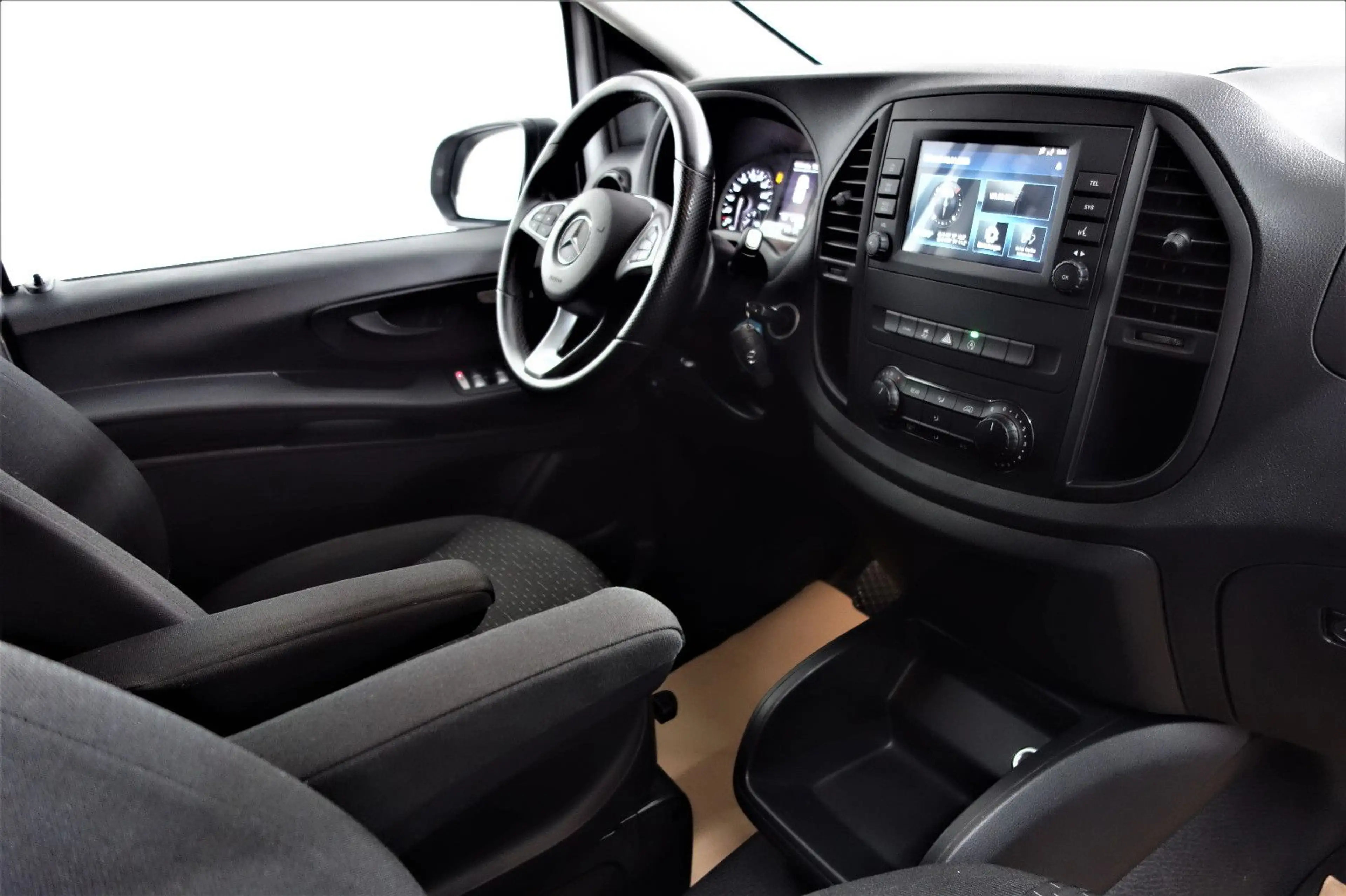 Mercedes-Benz Vito 124CDI Tourer 4Matic Edition 9G/LED/Distron — photo 10