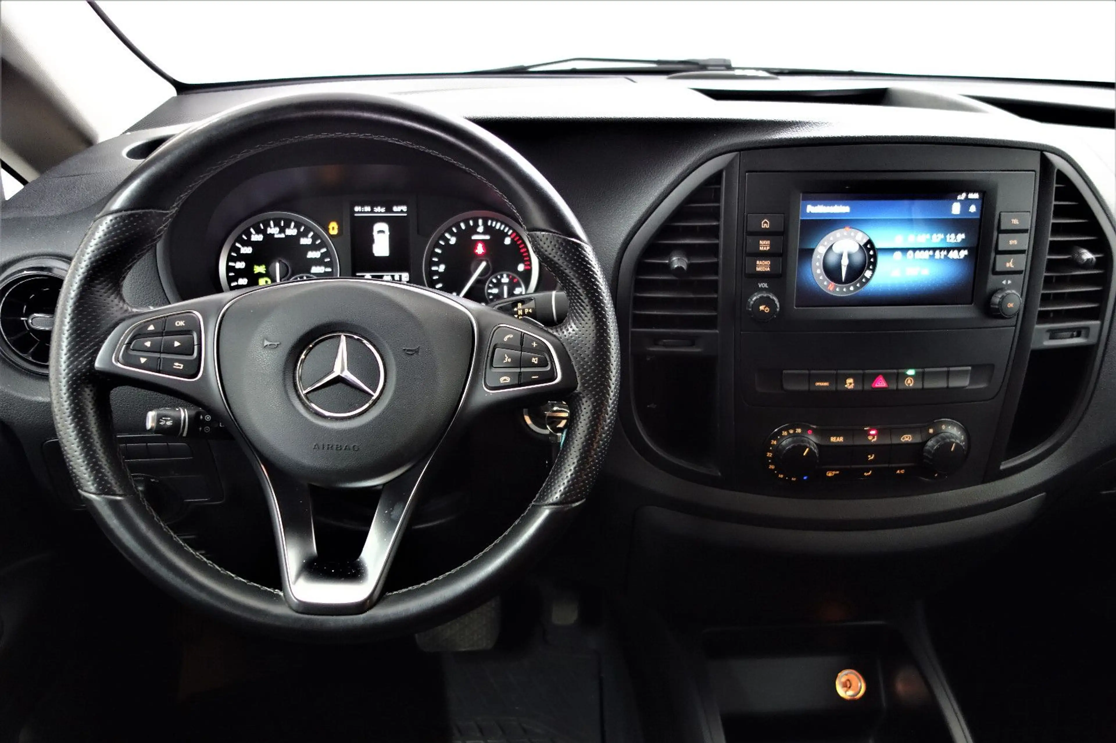 Mercedes-Benz Vito 124CDI Tourer 4Matic Edition 9G/LED/Distron — photo 9