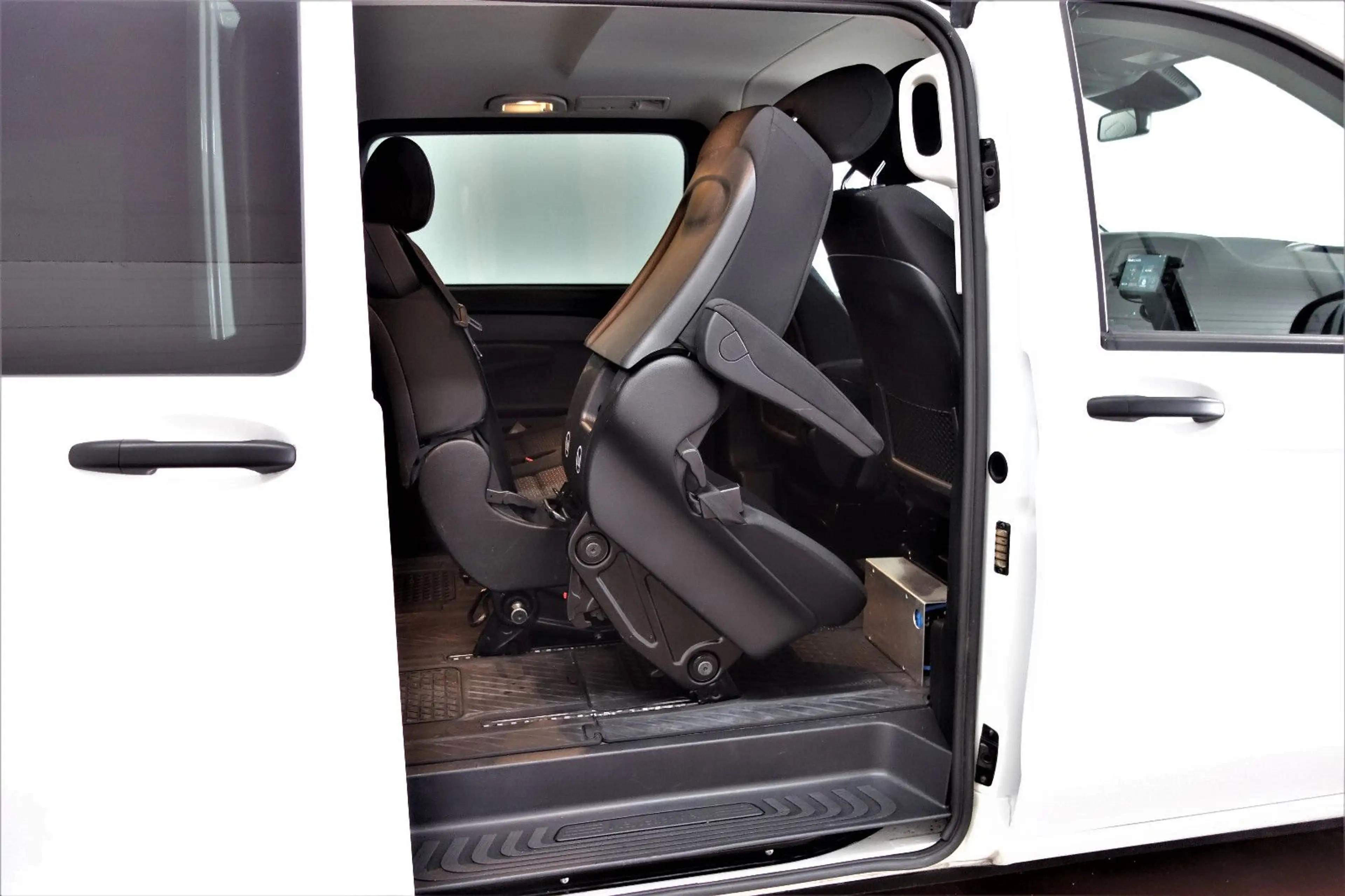 Mercedes-Benz Vito 124CDI Tourer 4Matic Edition 9G/LED/Distron — photo 15