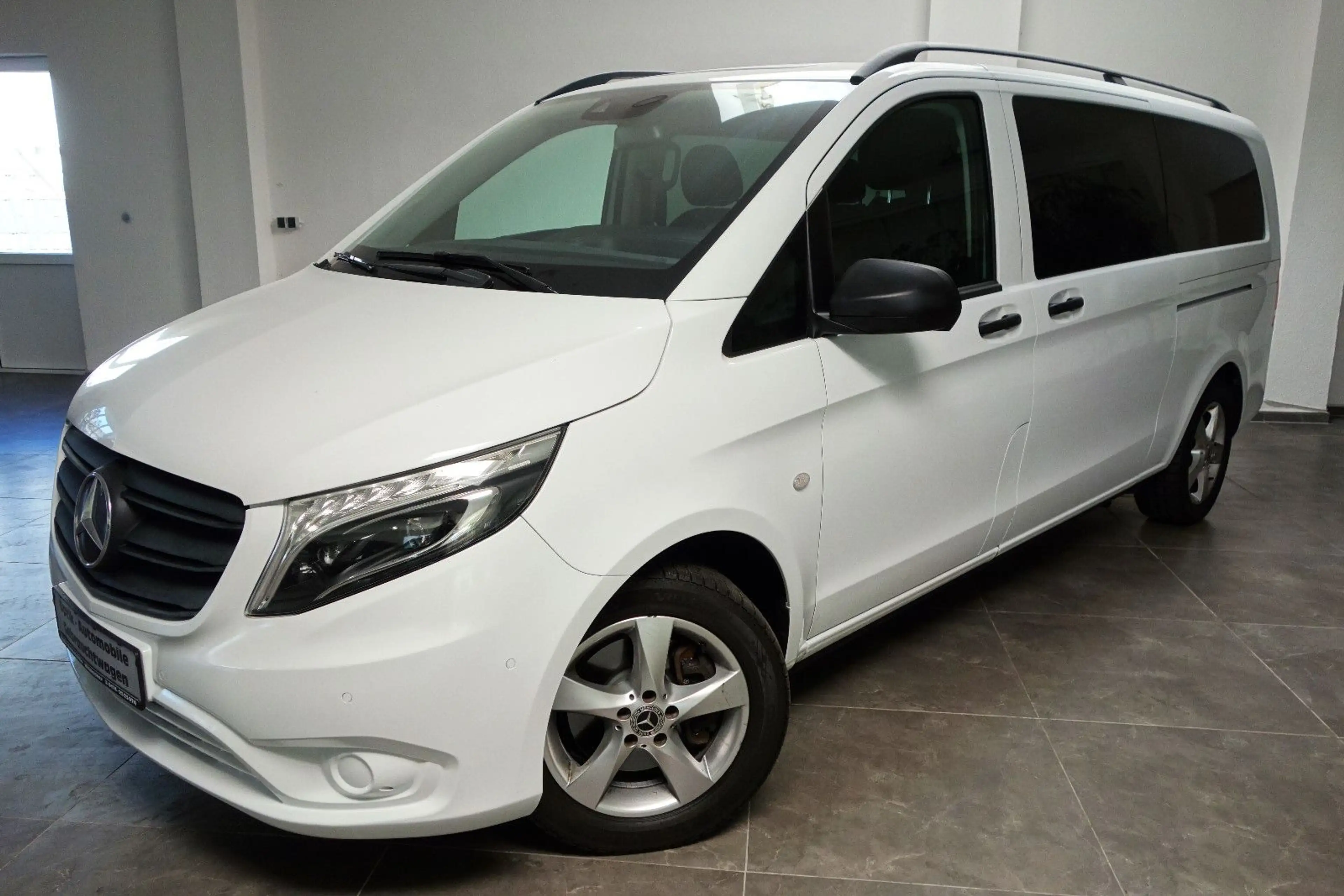 Mercedes-Benz Vito 124CDI Tourer 4Matic Edition 9G/LED/Distron