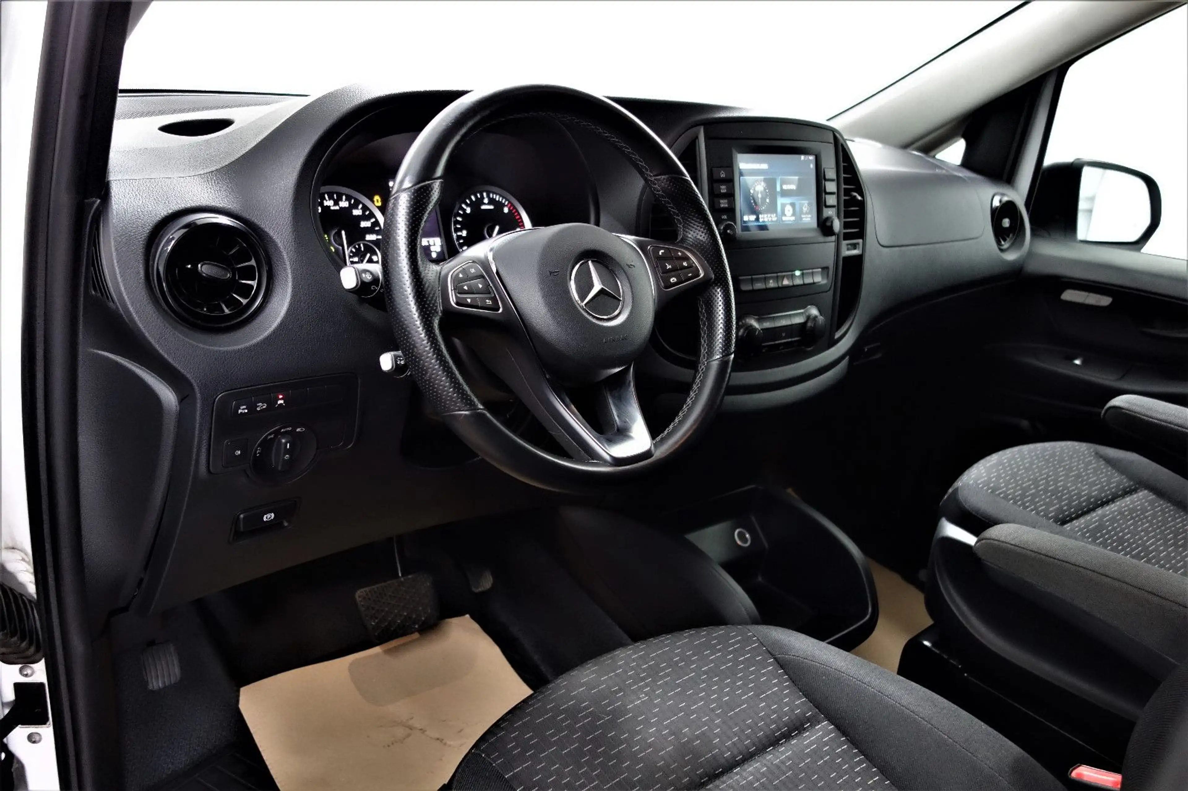 Mercedes-Benz Vito 124CDI Tourer 4Matic Edition 9G/LED/Distron — photo 11