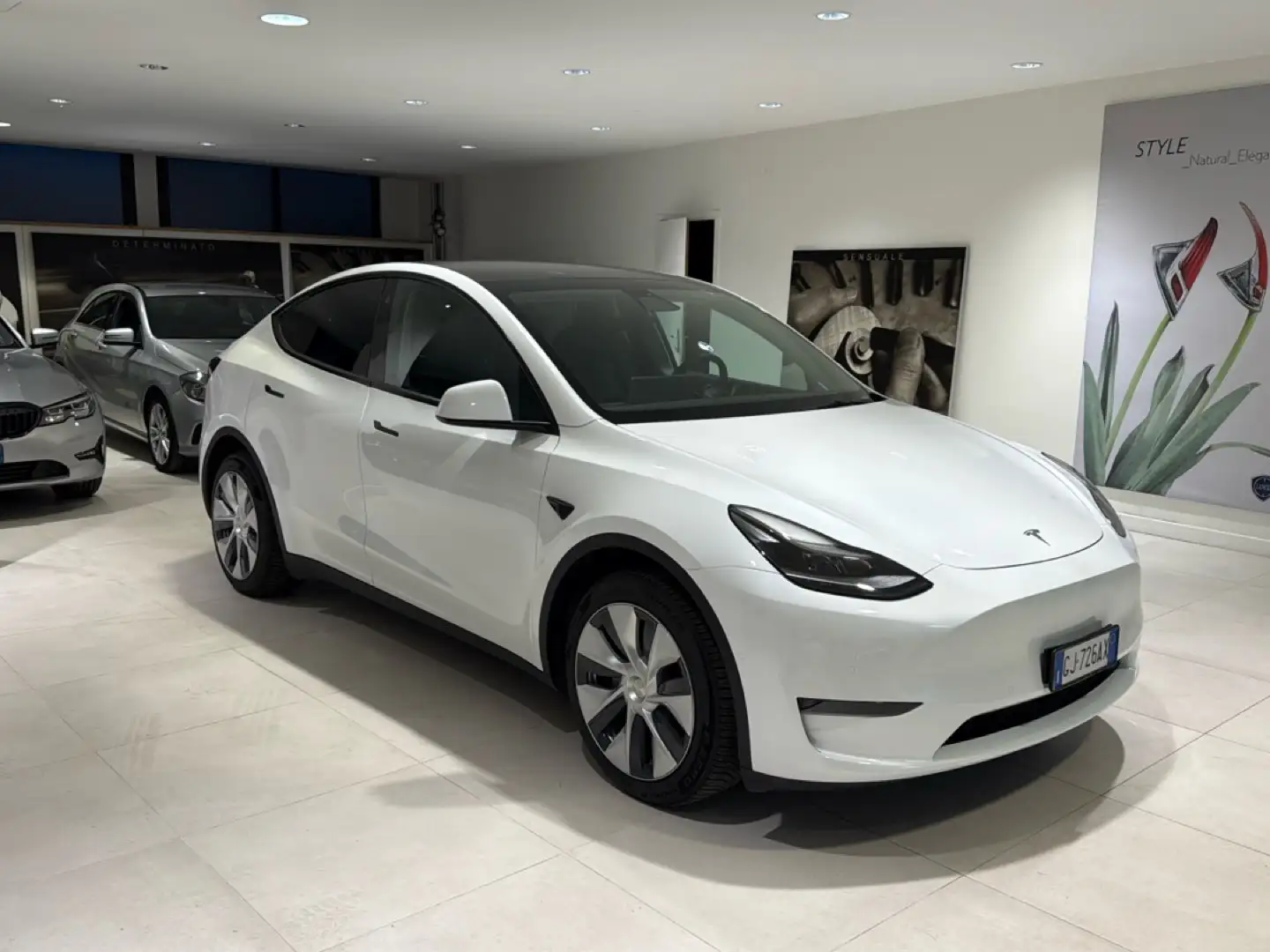 Tesla Model Y Long Range DualMotor AWD Tetto Pelle AUTOPILOT 19” Bianco - 2