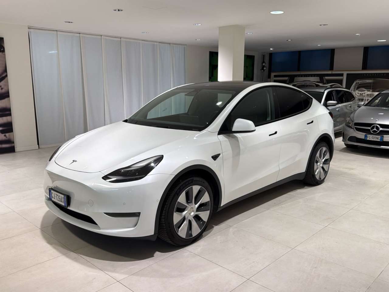 Tesla Model Y Long Range DualMotor AWD Tetto Pelle AUTOPILOT 19”