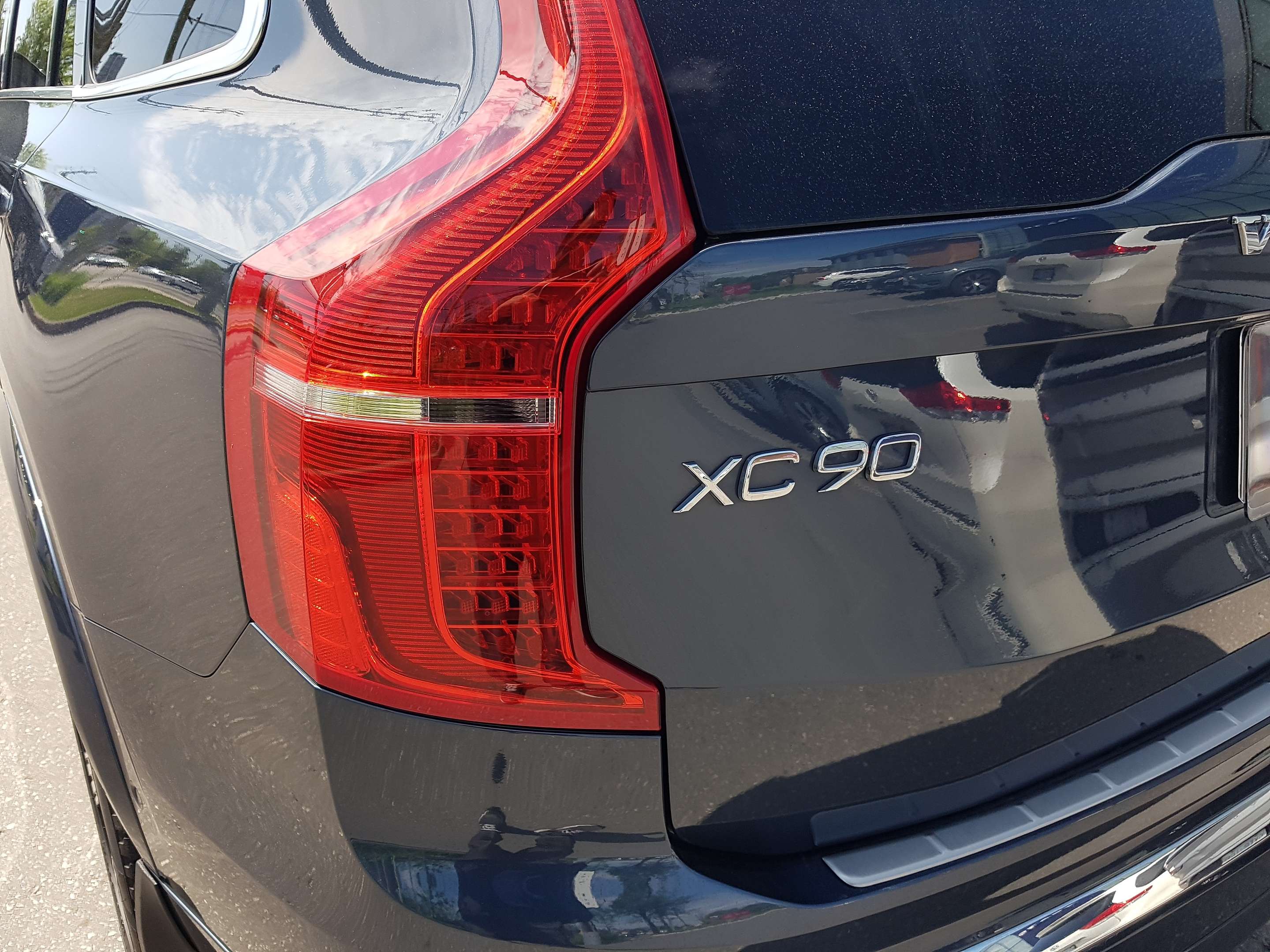 2024 Volvo XC90 T8 eAWD PHEV Plus Bright Theme 7-Seater thumb 9