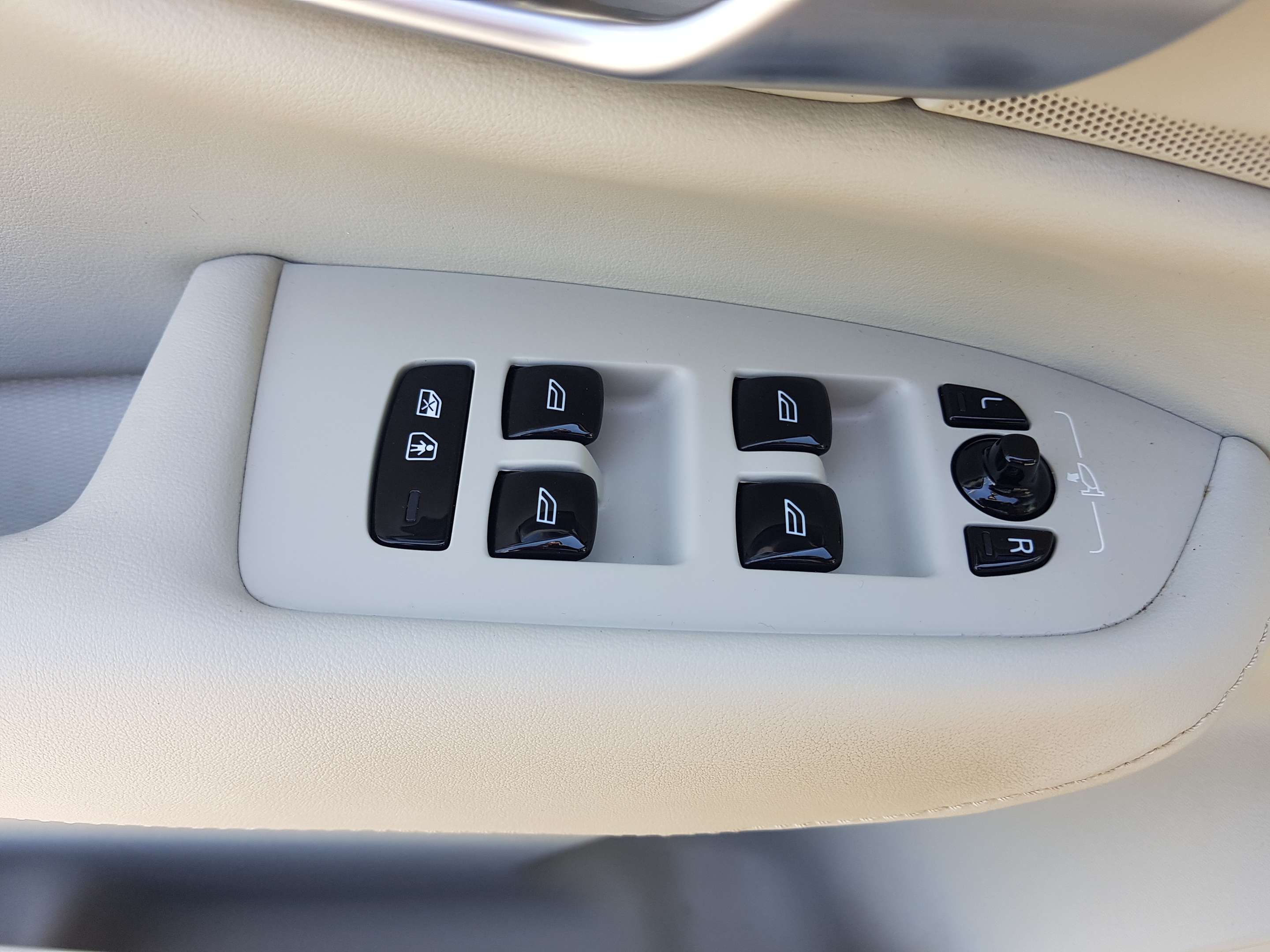 2024 Volvo XC90 T8 eAWD PHEV Plus Bright Theme 7-Seater thumb 40