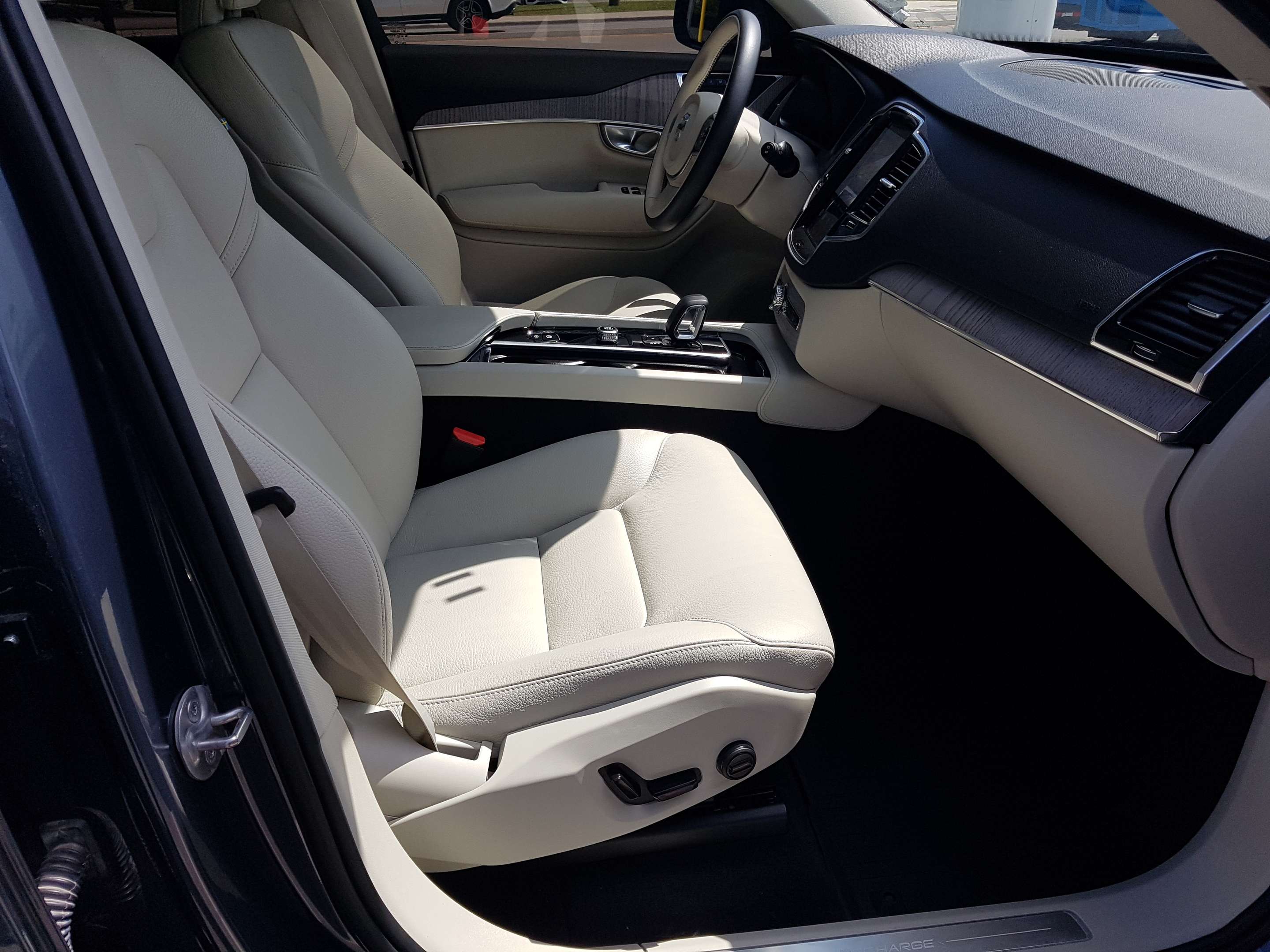 2024 Volvo XC90 T8 eAWD PHEV Plus Bright Theme 7-Seater thumb 18
