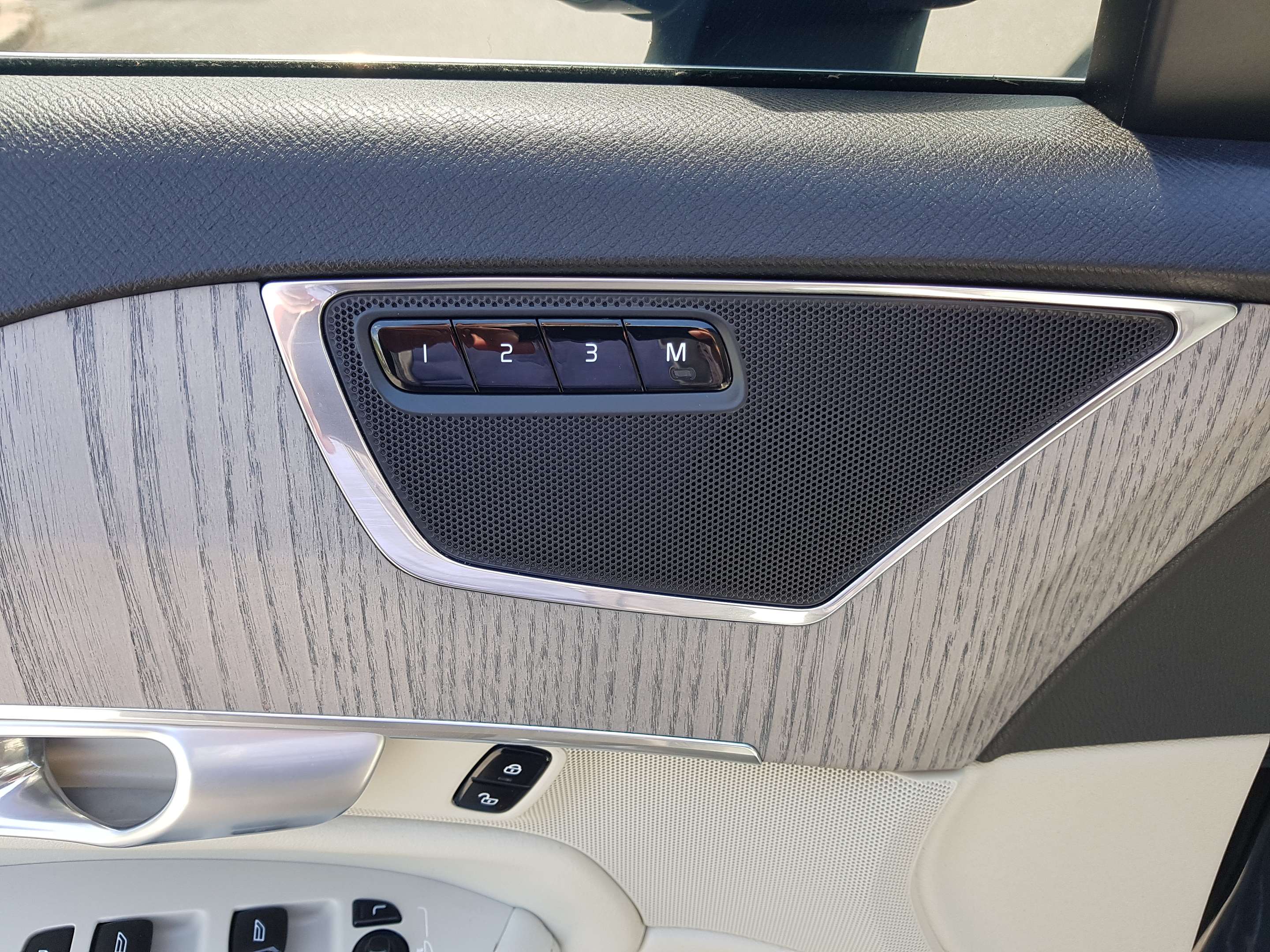 2024 Volvo XC90 T8 eAWD PHEV Plus Bright Theme 7-Seater thumb 41