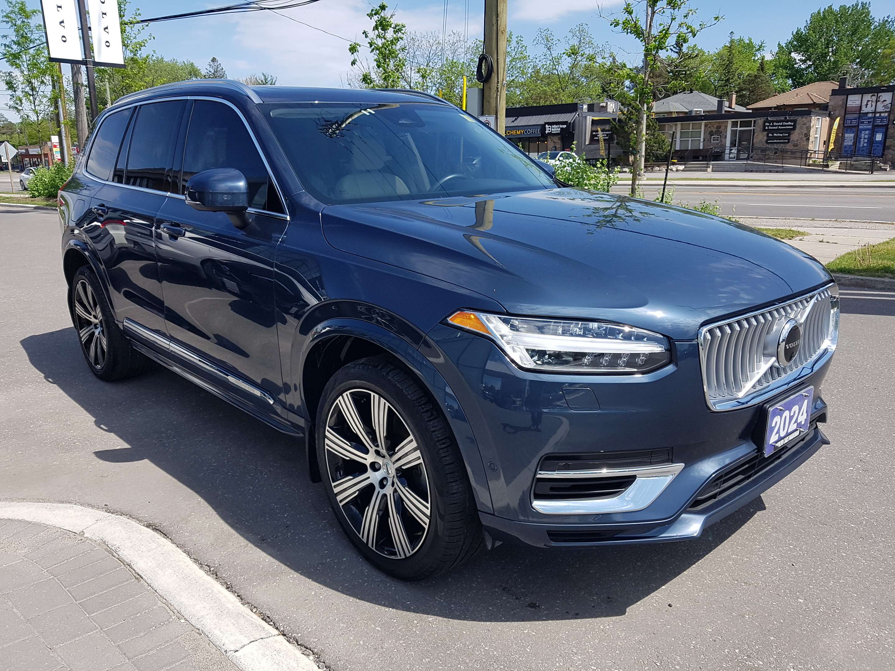 2024 Volvo XC90 T8 eAWD PHEV Plus Bright Theme 7-Seater alt 5