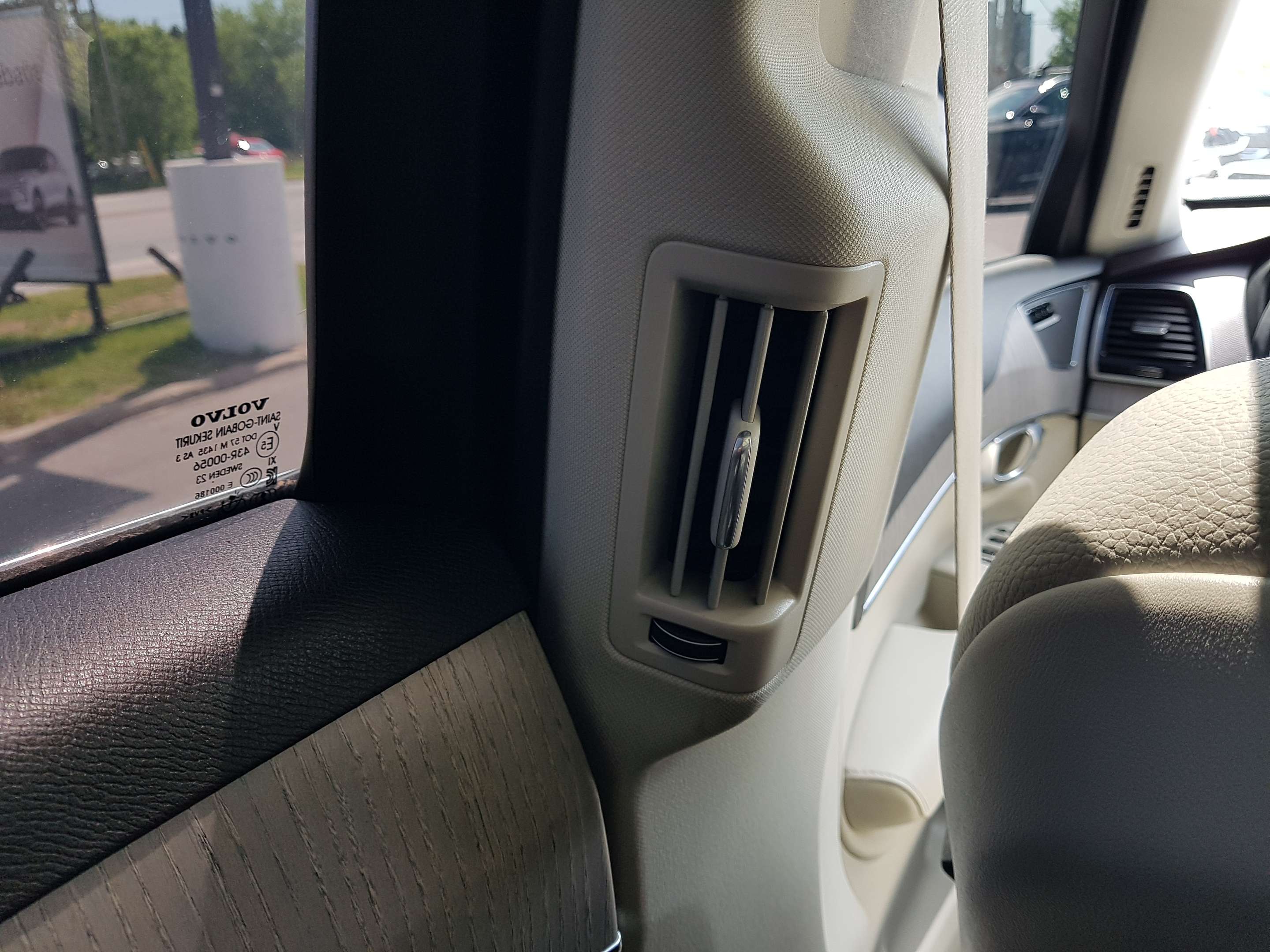 2024 Volvo XC90 T8 eAWD PHEV Plus Bright Theme 7-Seater thumb 24