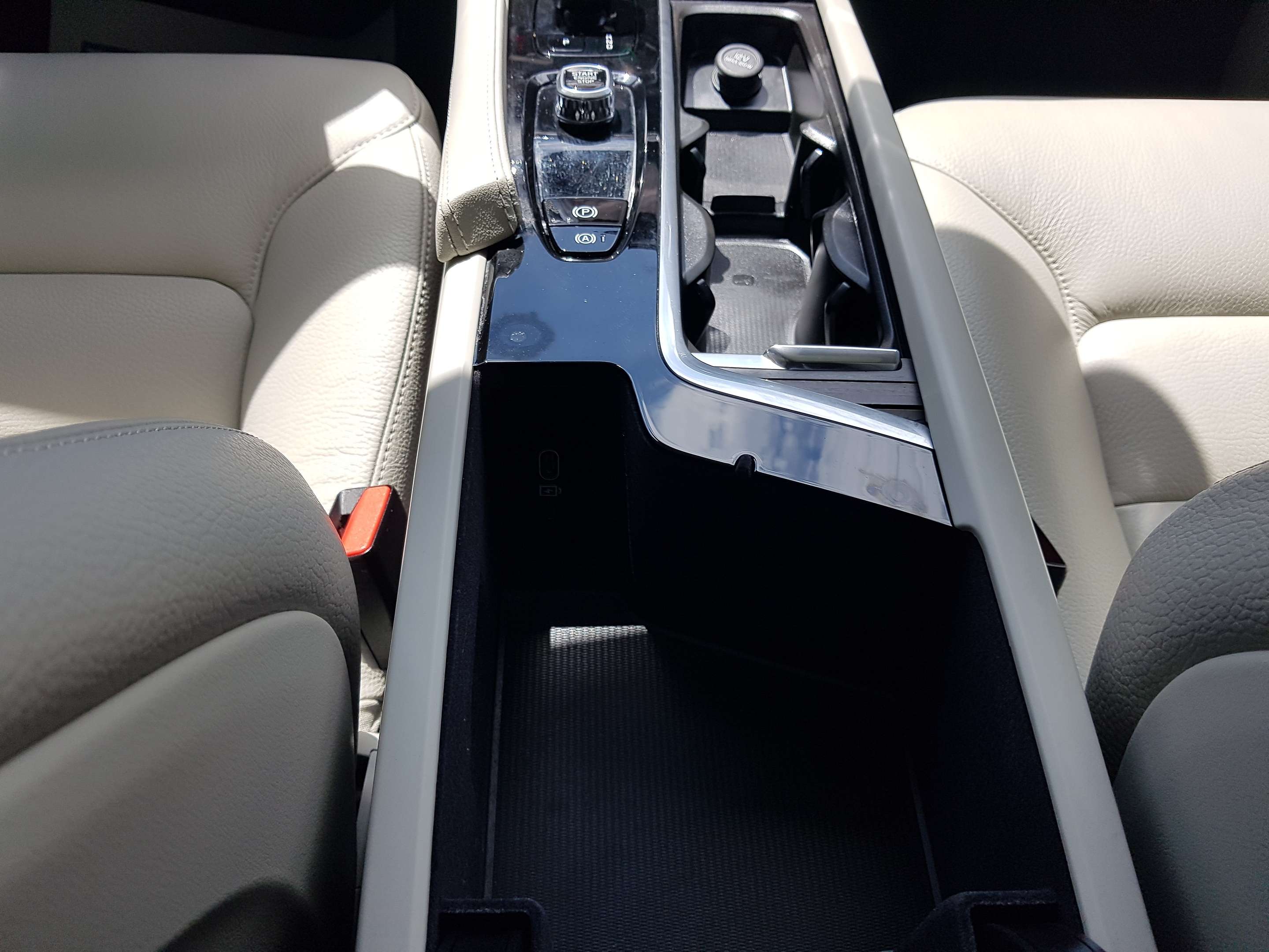 2024 Volvo XC90 T8 eAWD PHEV Plus Bright Theme 7-Seater thumb 29