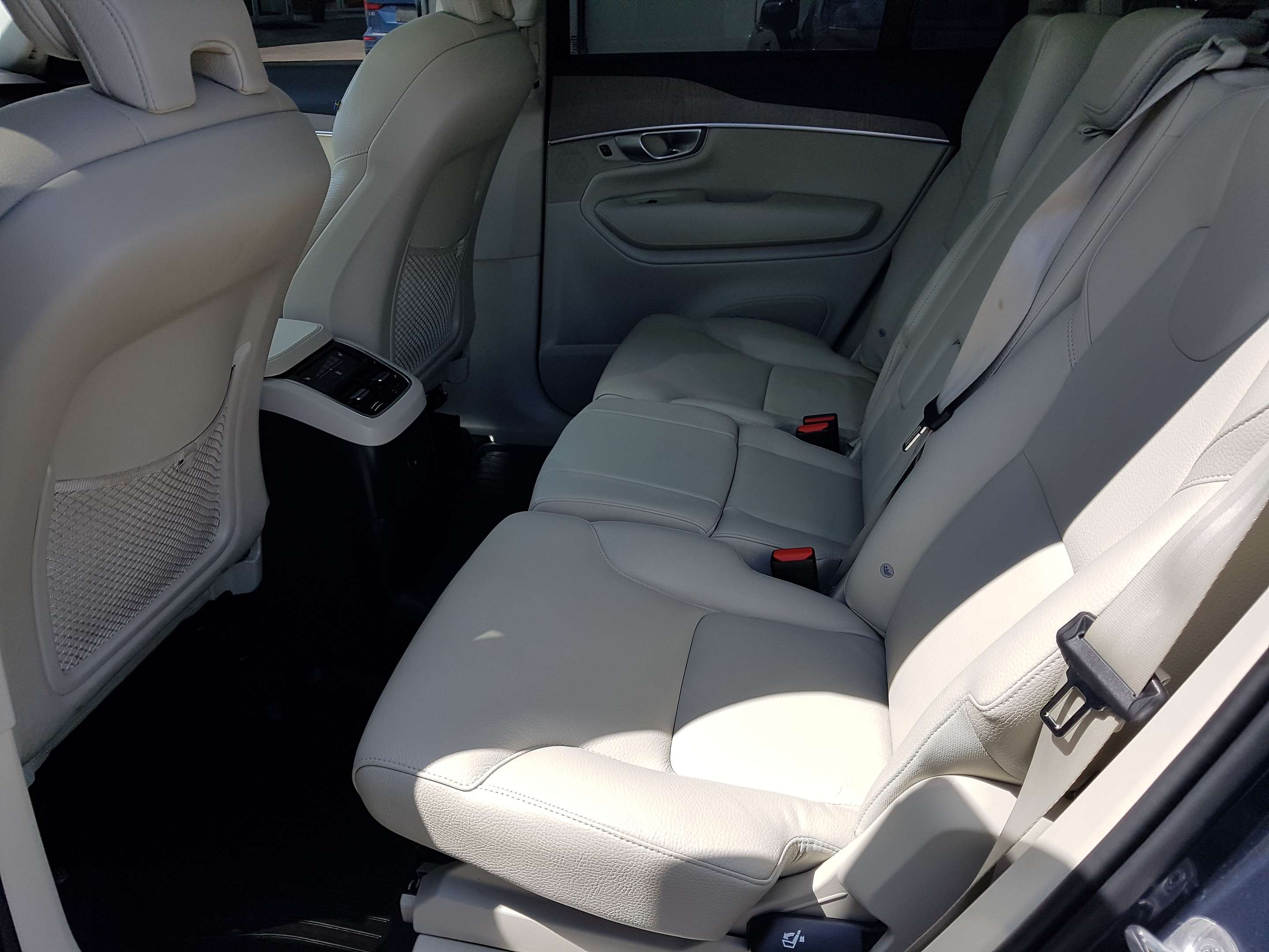 2024 Volvo XC90 T8 eAWD PHEV Plus Bright Theme 7-Seater thumb 22