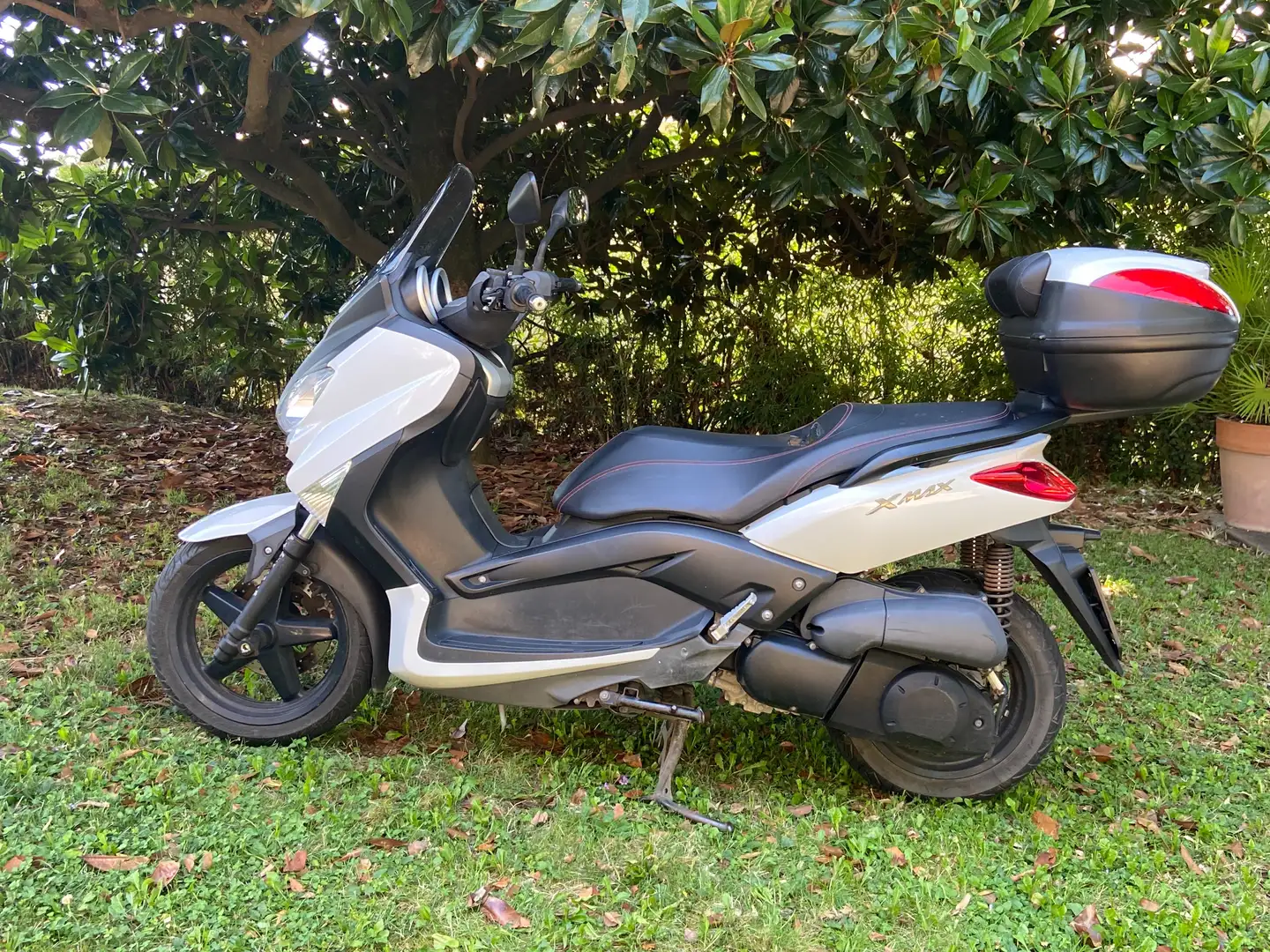 Yamaha X-Max 250 Bianco - 1