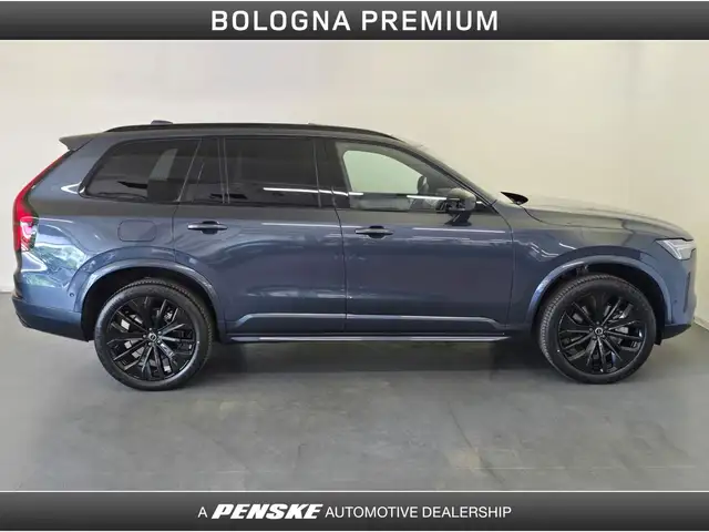 Volvo XC90 view 6
