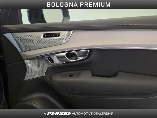 Volvo XC90 view 15