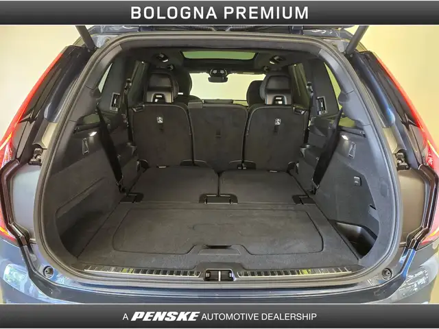 Volvo XC90 view 12