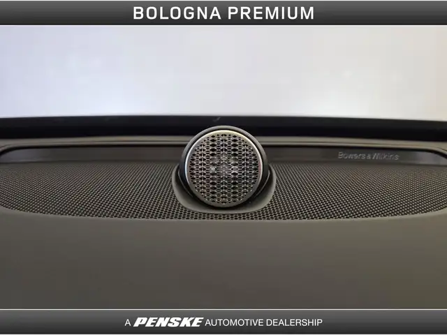 Volvo XC90 view 11