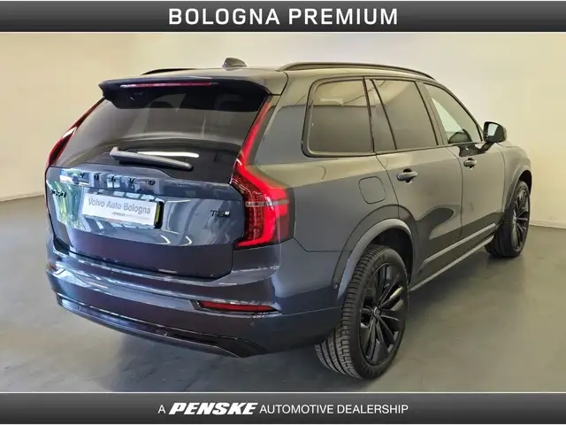 Volvo XC90 view 2