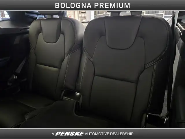 Volvo XC90 view 10