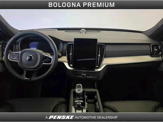 Volvo XC90 view 4