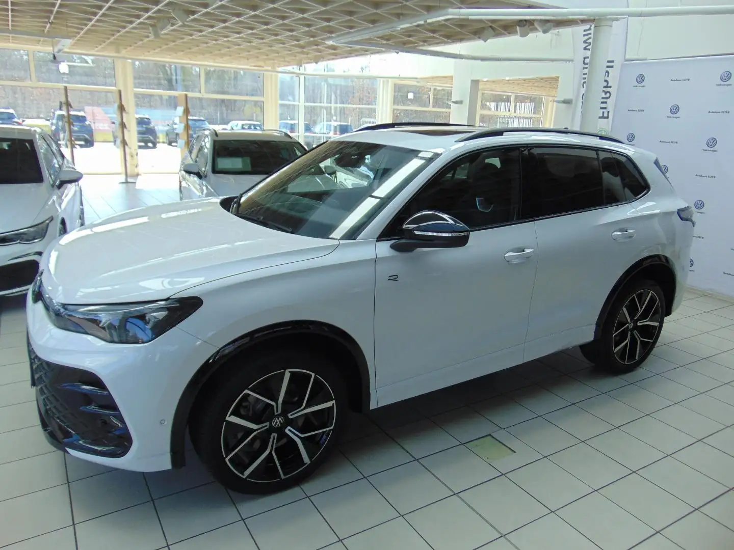 Volkswagen Tiguan R-Line 2.0 TDI 7-Gang-DSG Allradantrieb 4MOTION Blanc - 1