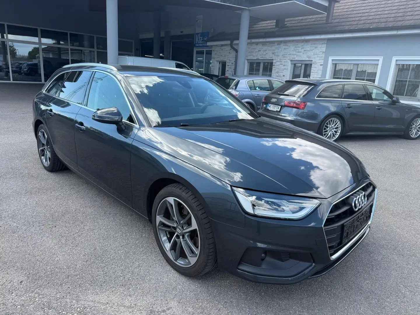 Audi A4 Avant 30 TDI S-tronic/Navi/Virtual/AHK/PDC Grau - 2