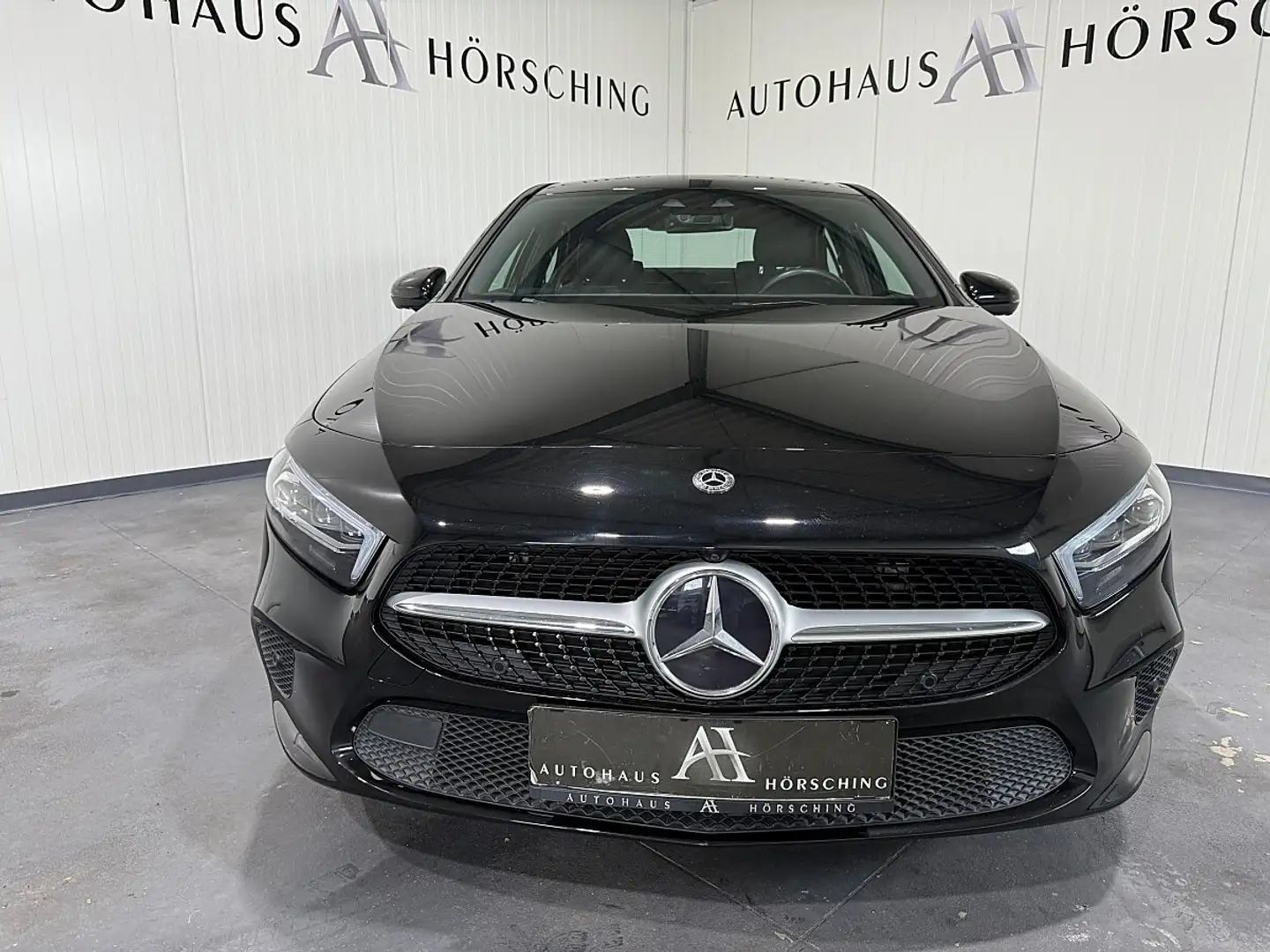 Mercedes-Benz A 180 d Limousine Aut. Schwarz - 2