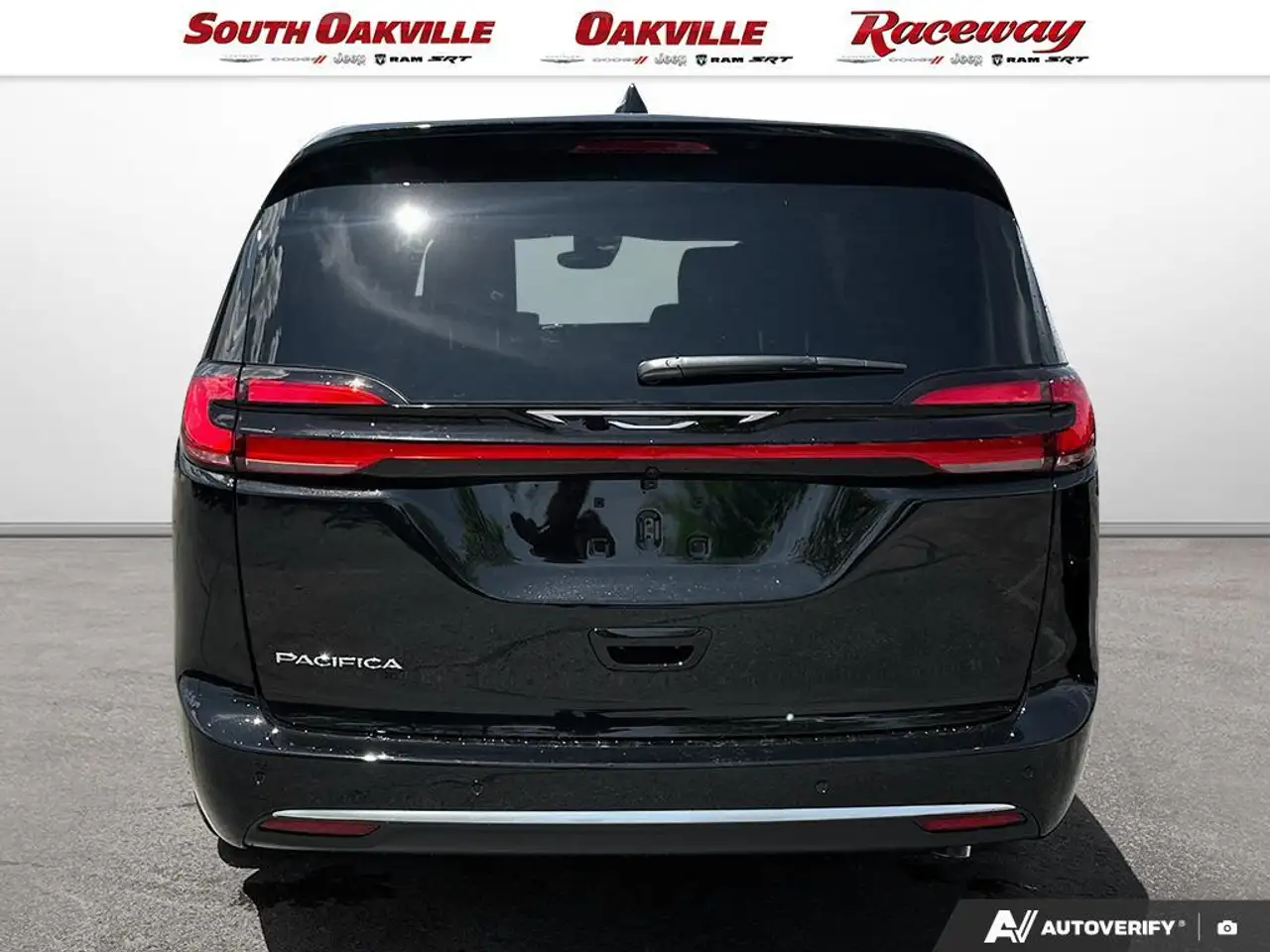 Chrysler Pacifica снимка Chrysler Pacifica