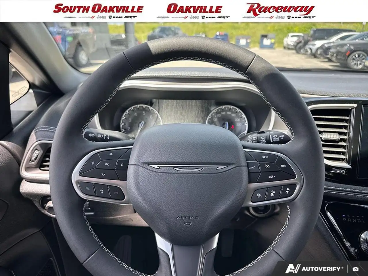 Chrysler Pacifica снимка Chrysler Pacifica