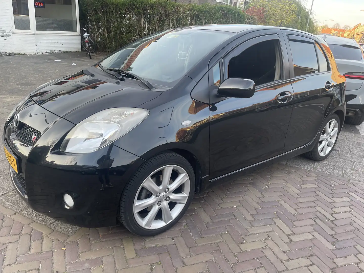 Toyota Yaris 1.8 VVTi TS MOET VANDAAG WEG Zwart - 2