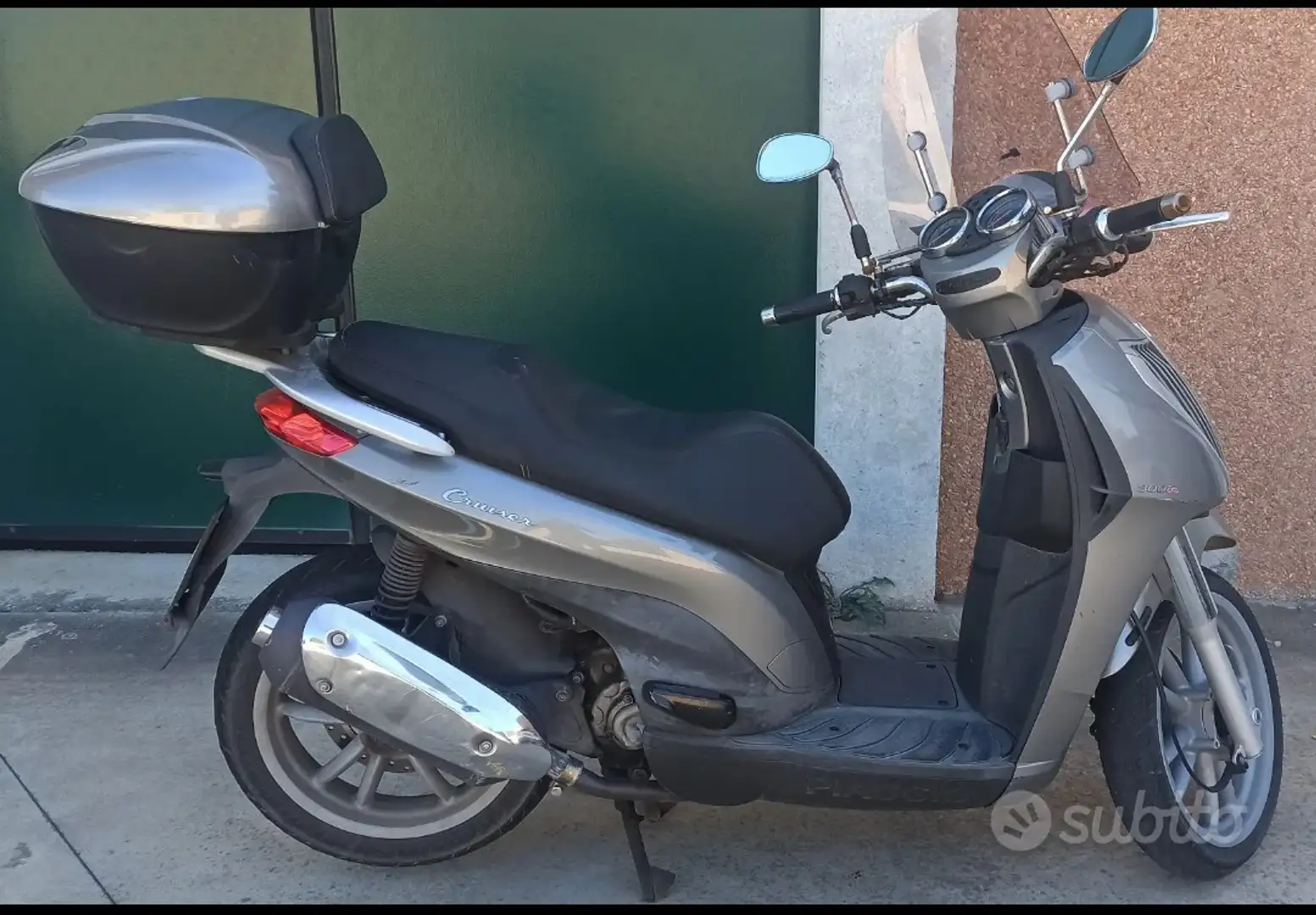 Piaggio Carnaby 300 Grijs - 1