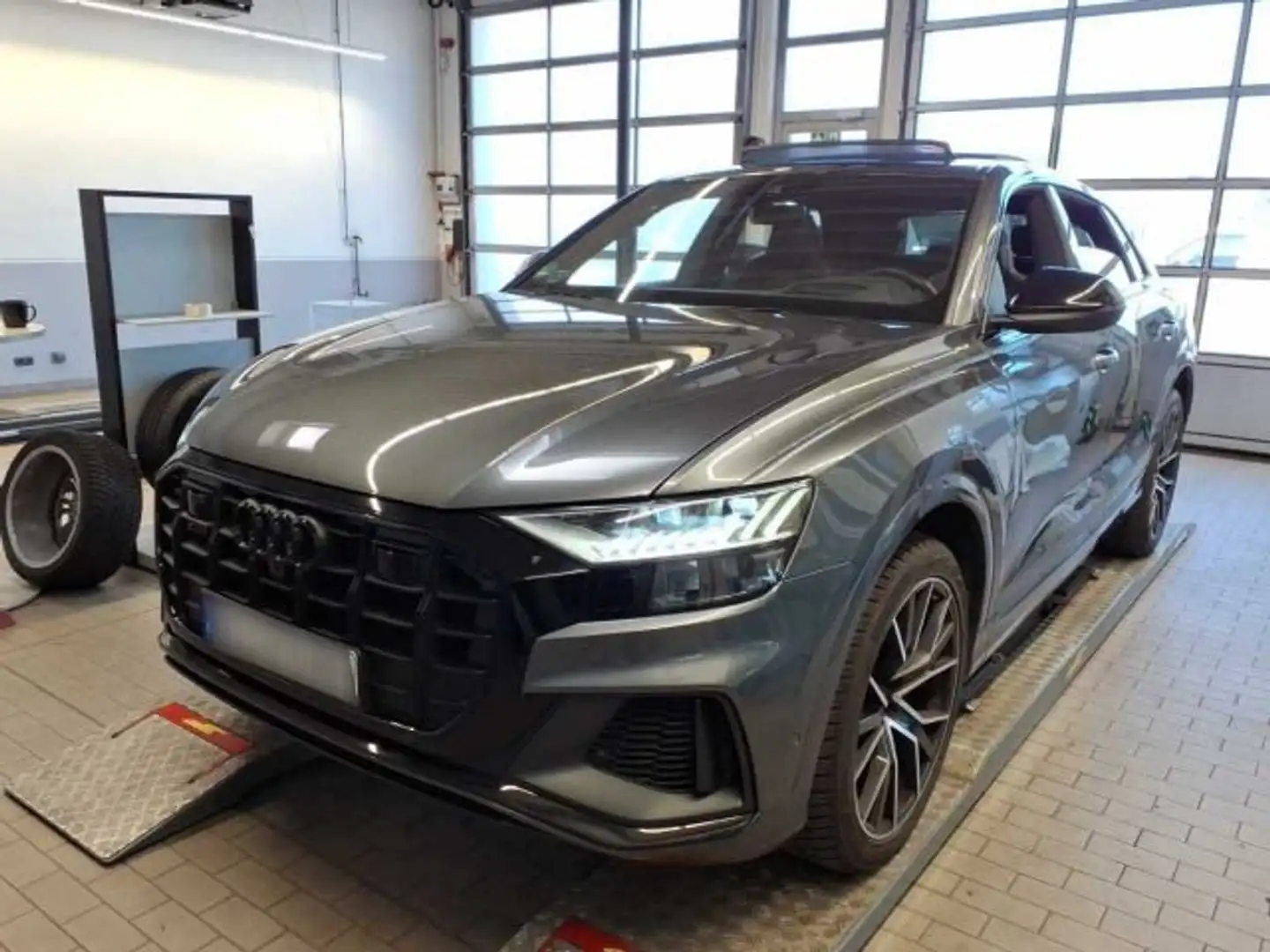 Audi SQ8 TDI +OPTIK+AHK+360°+HD-MATRIX+PANO+STDHZG+ Grijs - 2