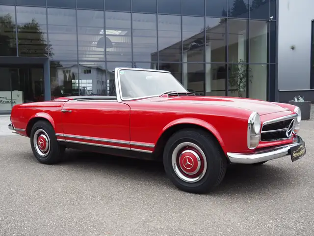 Mercedes-Benz 230 view 4