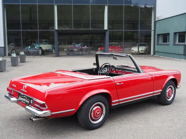 Mercedes-Benz 230 view 5