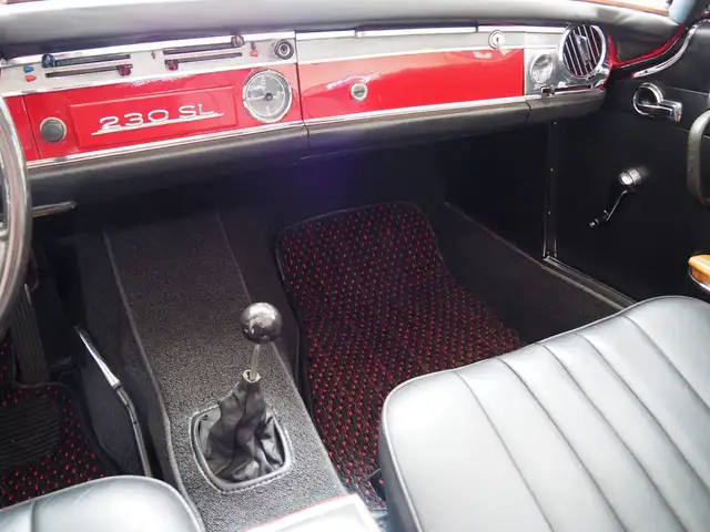 Mercedes-Benz 230 view 12