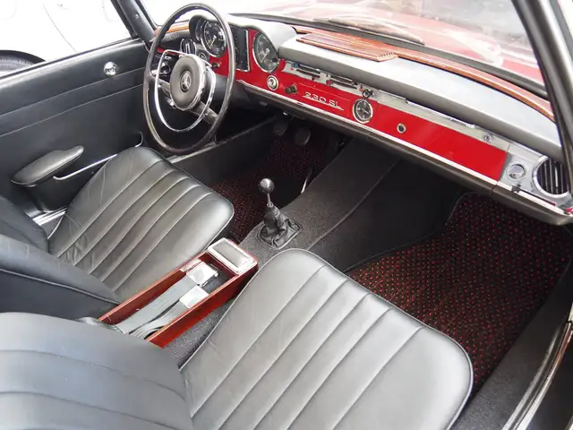 Mercedes-Benz 230 view 14