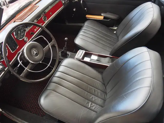 Mercedes-Benz 230 view 10