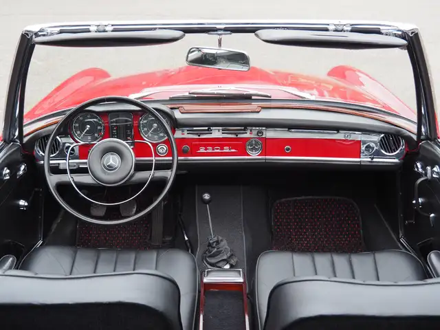 Mercedes-Benz 230 view 13