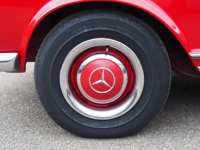 Mercedes-Benz 230 view 9