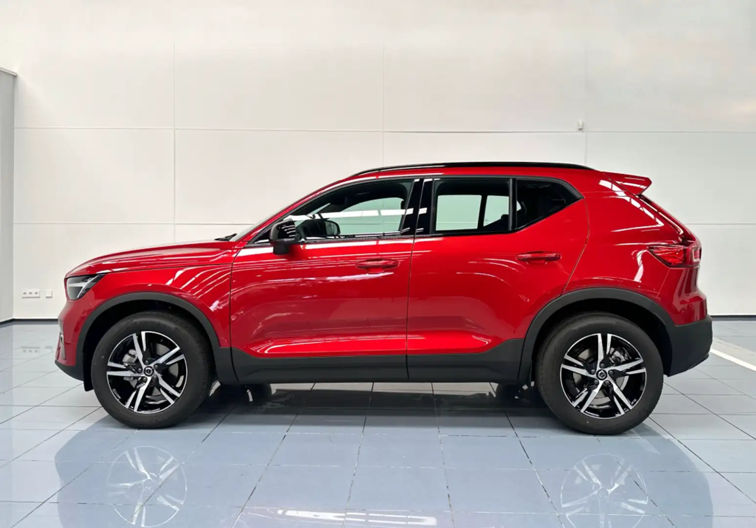 Volvo XC40 B4 Plus Aut. Rojo - 2