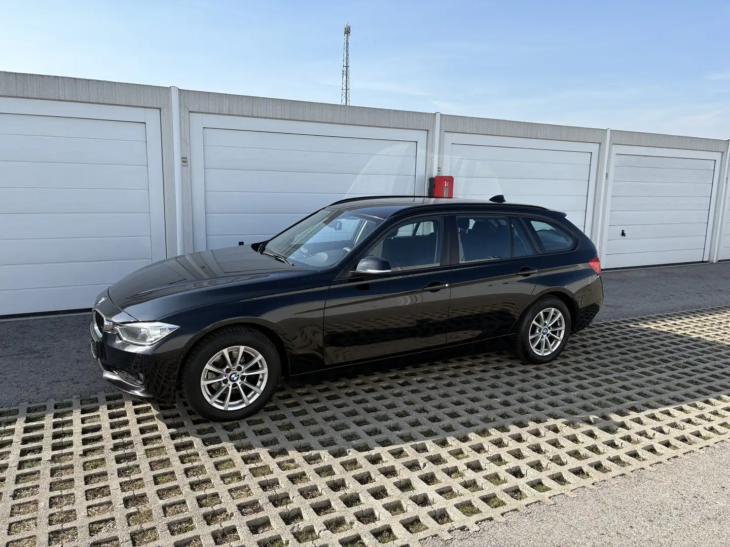 BMW 318 BMW 318d Kombi/Touring Schwarz - 2