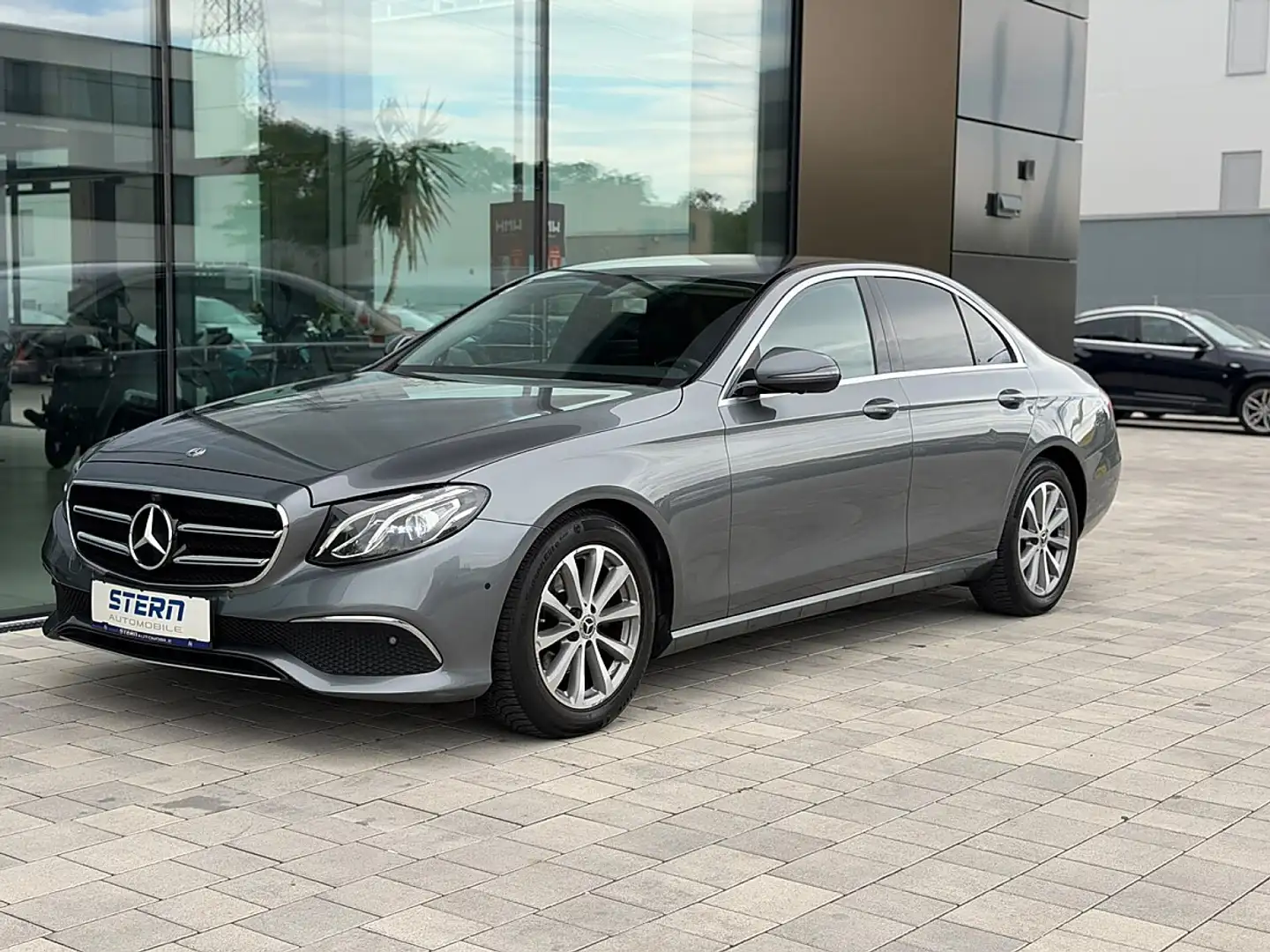 Mercedes-Benz E 200 d Aut. *STERNENHIMMELDACH* METALLIC* LED* Grau - 1