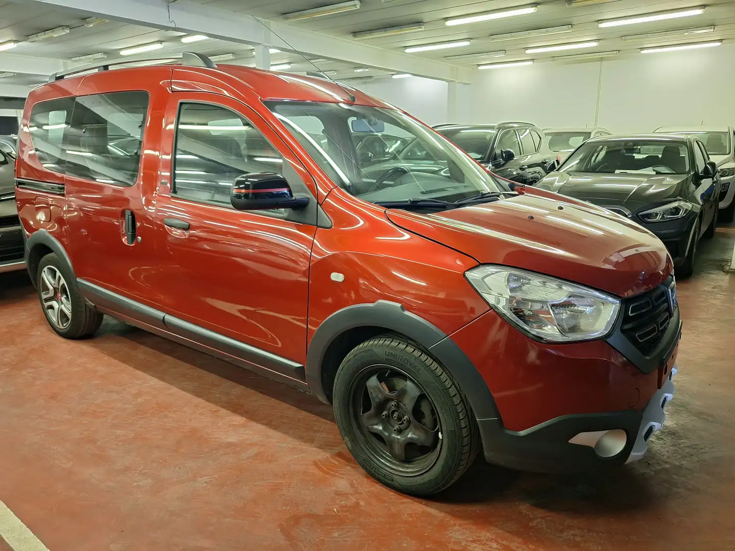 Dacia Dokker 1.3 TCe Work Edition+ S/S (EU6.2) Rouge - 1