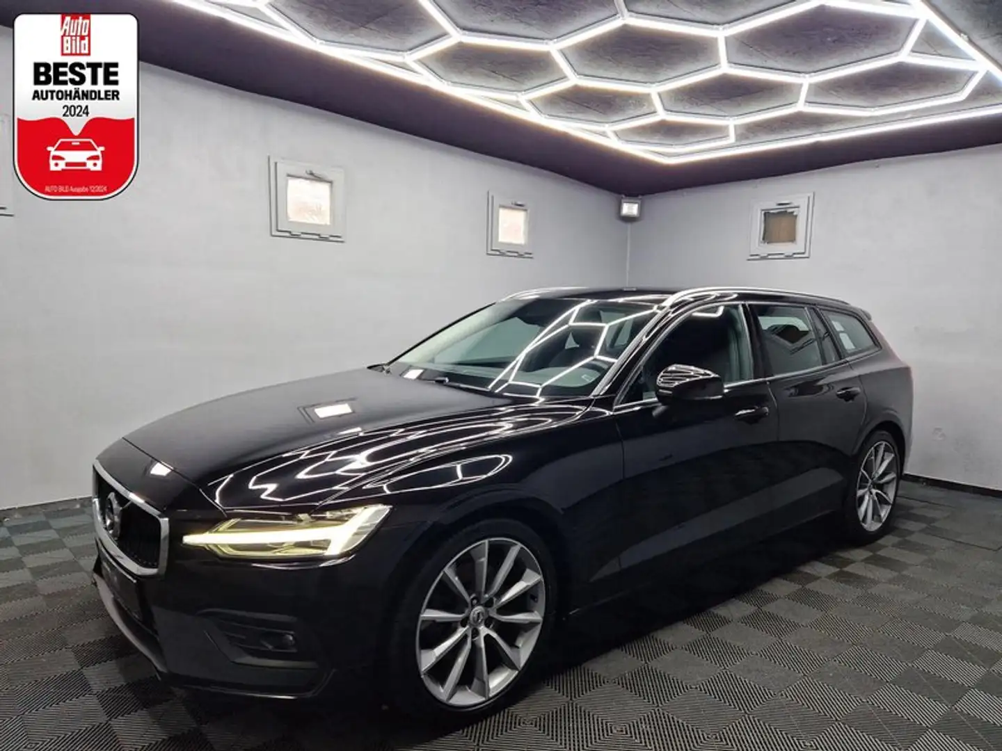 Volvo V60 Momentum|AUTOM|VOLLEDER|LED|R-KAMERA Schwarz - 1