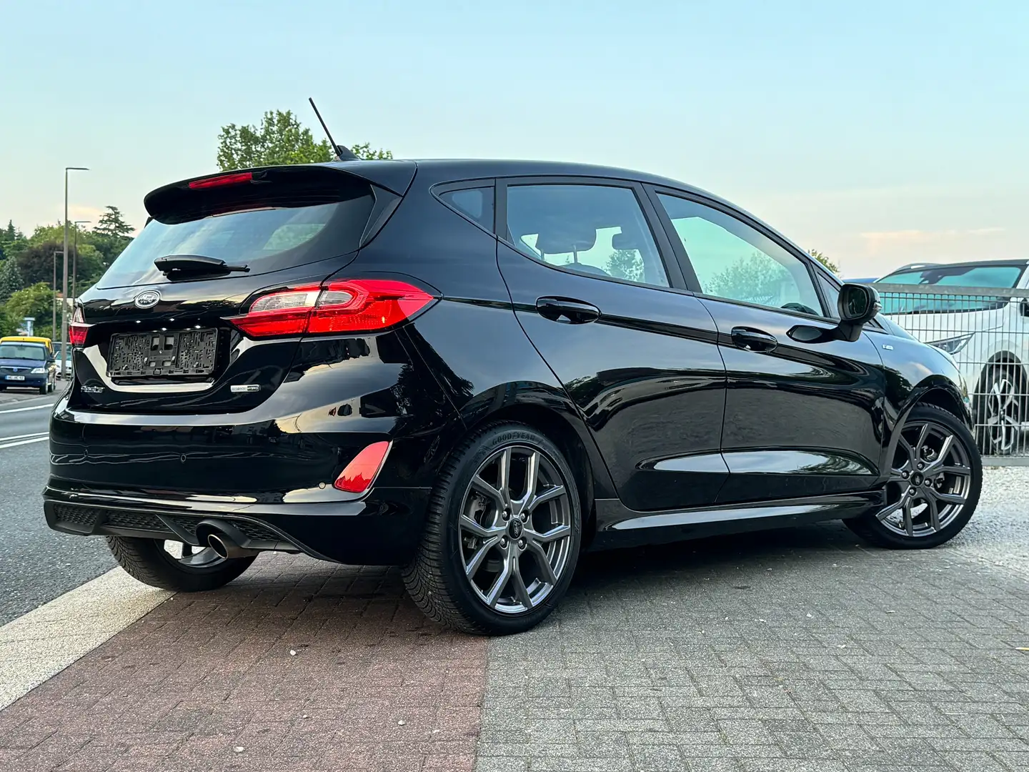 Ford Fiesta ST-Line Navi Unfallfrei Spurhalte 1.Hand TopZust Nero - 2