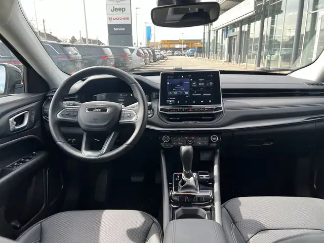 Jeep Compass view 11