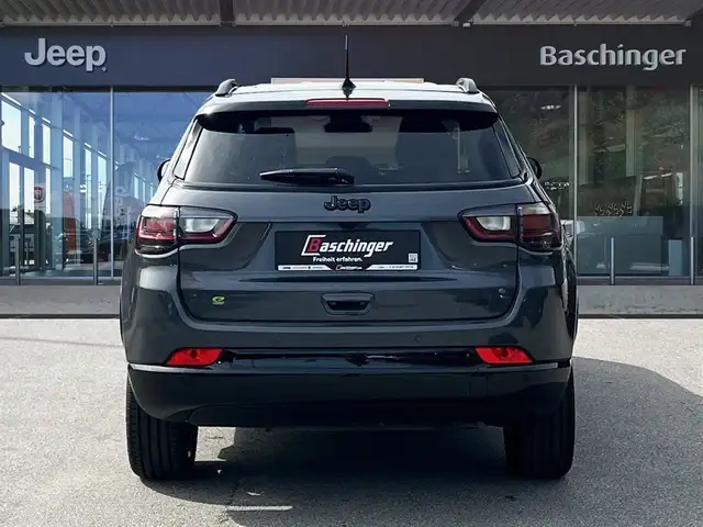 Jeep Compass view 4